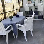 Con Vistas Apartment *